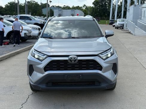 Used 2022 Toyota RAV4 XLE FWD image 3