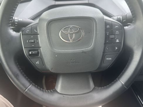 Used 2025 Toyota Prius LE FWD image 12