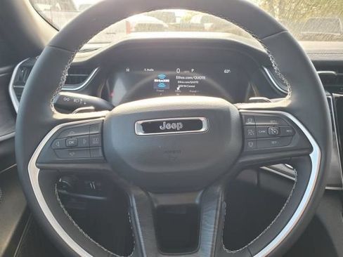 Used 2025 Jeep Grand Cherokee L Limited AWD/4WD image 12