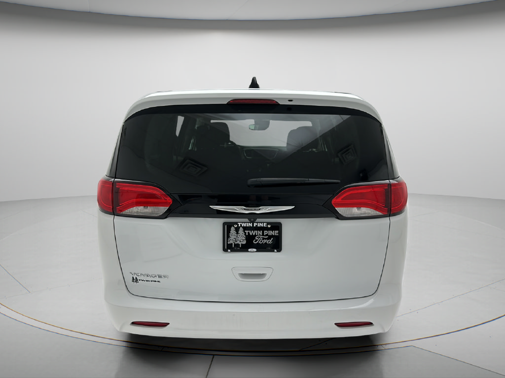 Used 2023 Chrysler Voyager LX FWD image 6
