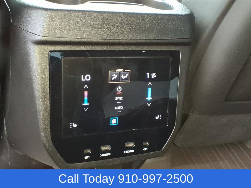 Used 2025 GMC Yukon Denali Ultimate w/ LPO, Floor Liner Package AWD/4WD image 28