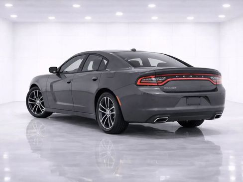 Used 2019 Dodge Charger SXT image 3