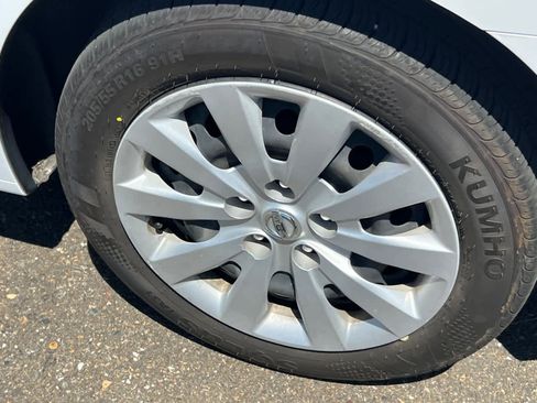 Used 2017 Nissan Sentra SV FWD image 22