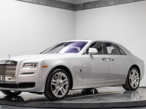 Used 2015 Rolls-Royce Ghost image 3