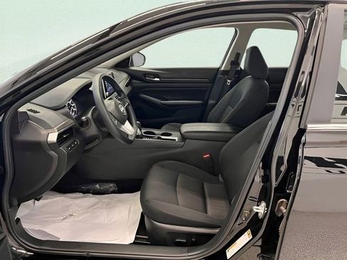 Used 2025 Nissan Altima 2.5 SV FWD image 11