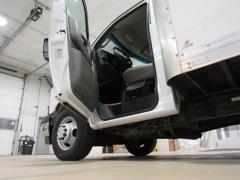 Used 2020 Chevrolet Express 3500 w/ Power Convenience Package image 29