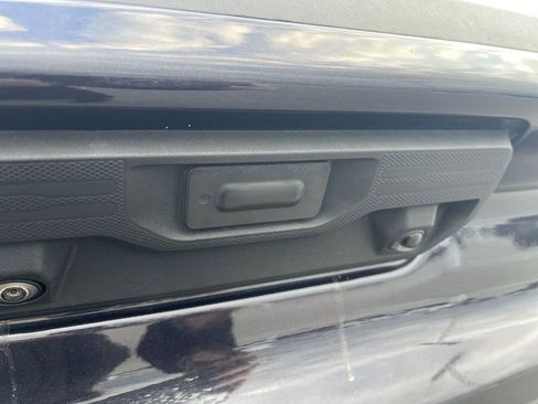 Used 2022 Chevrolet Silverado 1500 High Country w/ High Country Premium Package image 15