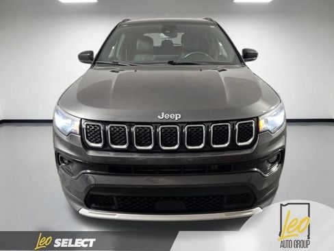 Used 2023 Jeep Compass Limited AWD/4WD image 2