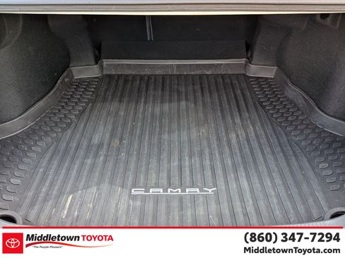 Used 2018 Toyota Camry SE w/ Moonroof Package FWD image 30