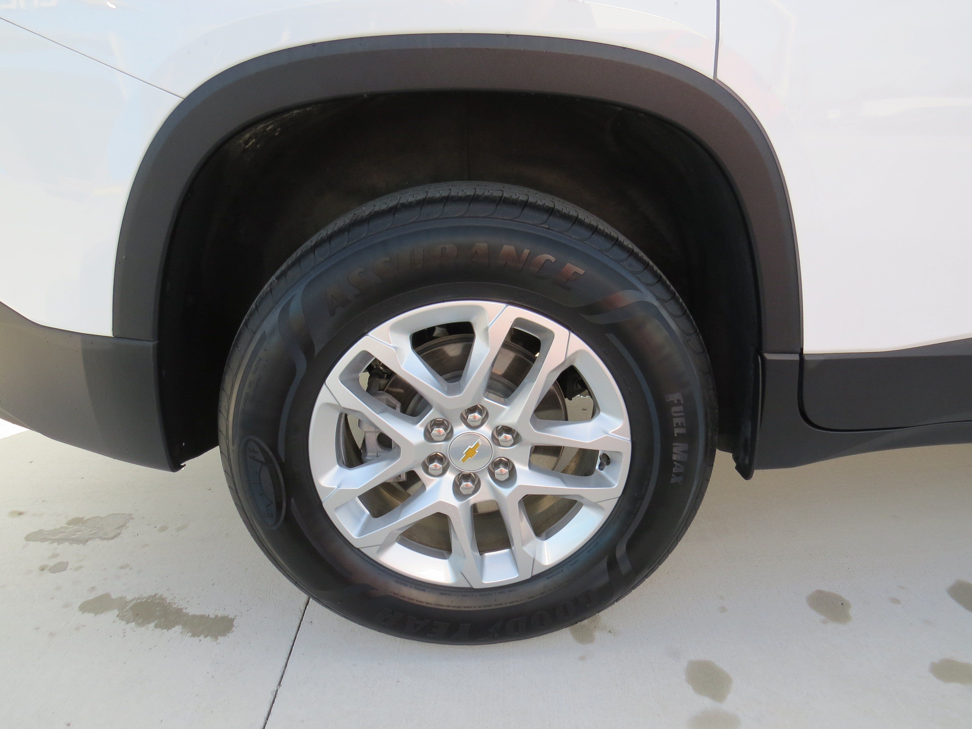 Used 2023 Chevrolet Traverse LS AWD/4WD image 9