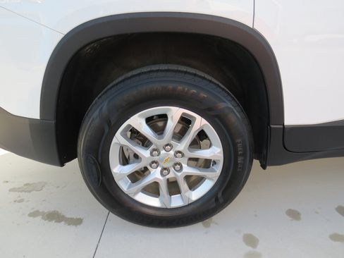 Used 2023 Chevrolet Traverse LS AWD/4WD image 9
