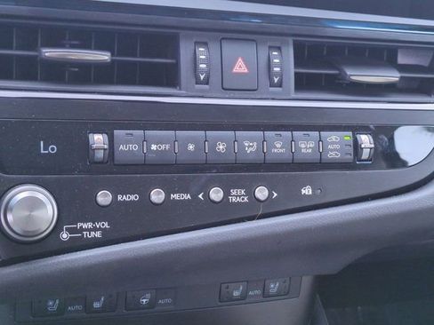 Used 2025 Lexus ES 300h w/ Premium Package image 26