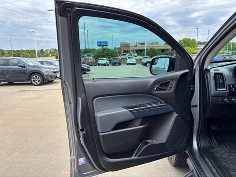 Used 2022 Chevrolet Colorado Z71 w/ Safety Package AWD/4WD image 10