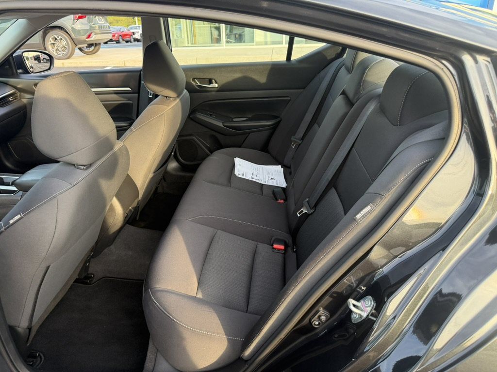 Used 2022 Nissan Altima 2.5 SV FWD image 17