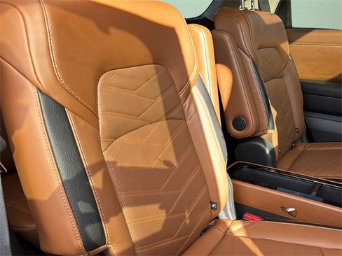 Used 2023 Nissan Pathfinder Platinum image 42