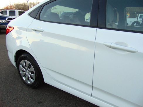 Used 2017 Hyundai Accent SE image 39