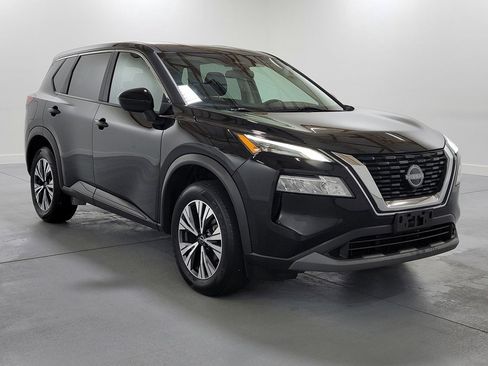 Used 2023 Nissan Rogue SV image 2