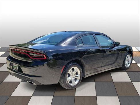 Used 2022 Dodge Charger SXT RWD image 3