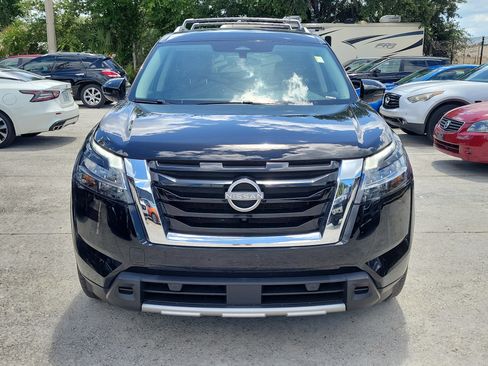 Certified 2024 Nissan Pathfinder SL FWD image 2
