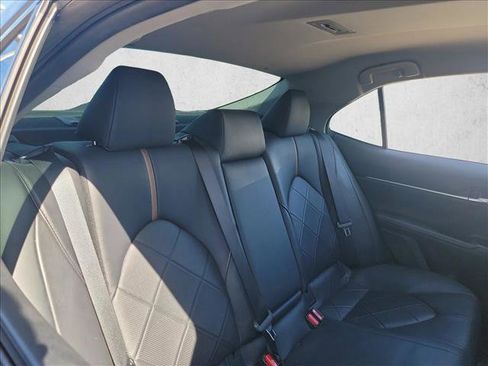 Used 2019 Toyota Camry XLE image 16