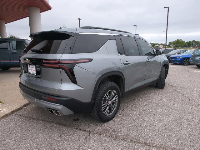 Used 2024 Chevrolet Traverse LT FWD image 32