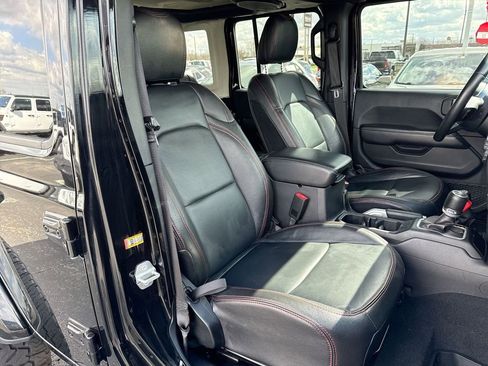 Used 2018 Jeep Wrangler Unlimited Sahara image 25