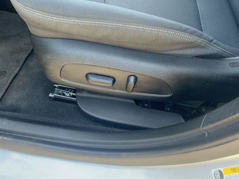Used 2018 Chevrolet Cruze LT w/ Convenience Package FWD image 11