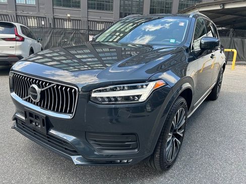 Certified 2022 Volvo XC90 T6 Momentum w/ Climate Package image 3