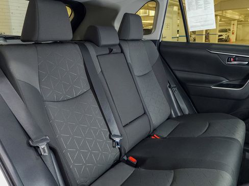 Used 2020 Toyota RAV4 XLE image 43