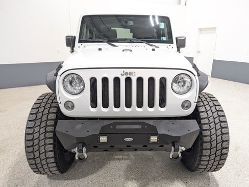 Used 2018 Jeep Wrangler Sport AWD/4WD image 7