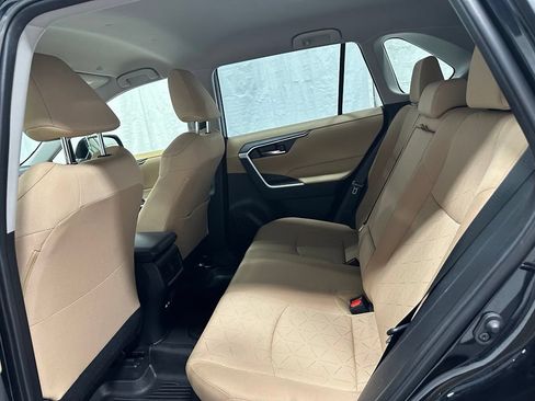 Used 2025 Toyota RAV4 XLE AWD/4WD image 46
