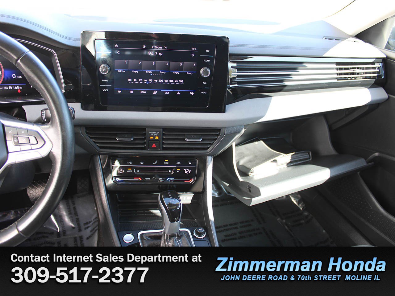 Used 2025 Volkswagen Jetta SE FWD image 16