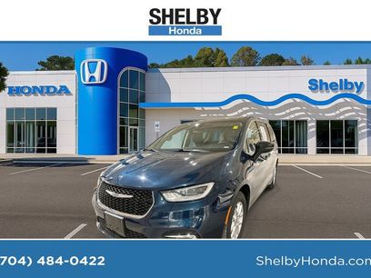 Used 2024 Chrysler Pacifica Touring-L