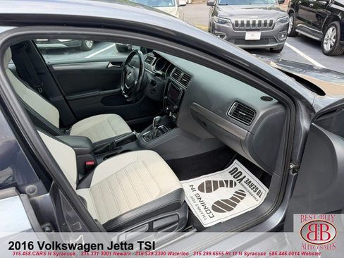 Used 2016 Volkswagen Jetta Sport FWD image 17