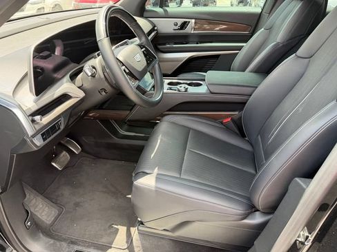 Used 2026 Cadillac Vistiq Luxury AWD/4WD image 12