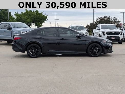 Used 2025 Toyota Camry SE w/ Convenience Package FWD image 4