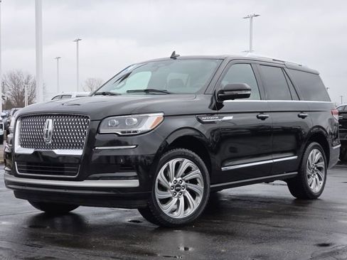 Used 2024 Lincoln Navigator Premiere image 2