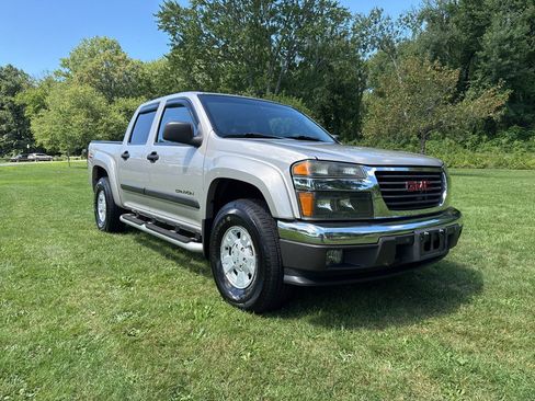 Used 2005 GMC Canyon SLE AWD/4WD image 2