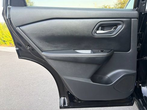 Used 2024 Nissan Rogue SV AWD/4WD image 19