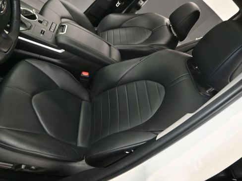 Used 2022 Toyota Highlander XLE image 6