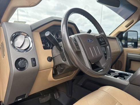 Used 2011 Ford F250 Lariat w/ Lariat Interior Pkg image 18