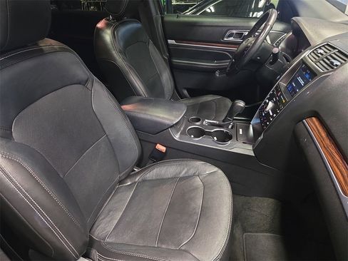 Used 2018 Ford Explorer Limited image 10