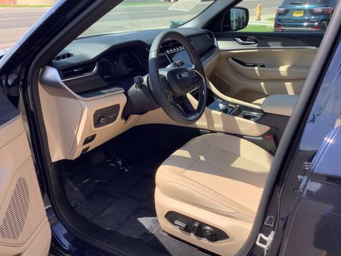 Used 2023 Jeep Grand Cherokee L Limited w/ Trailer Tow Group (B) AWD/4WD image 7
