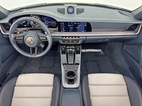 Used 2022 Porsche 911 Carrera image 11