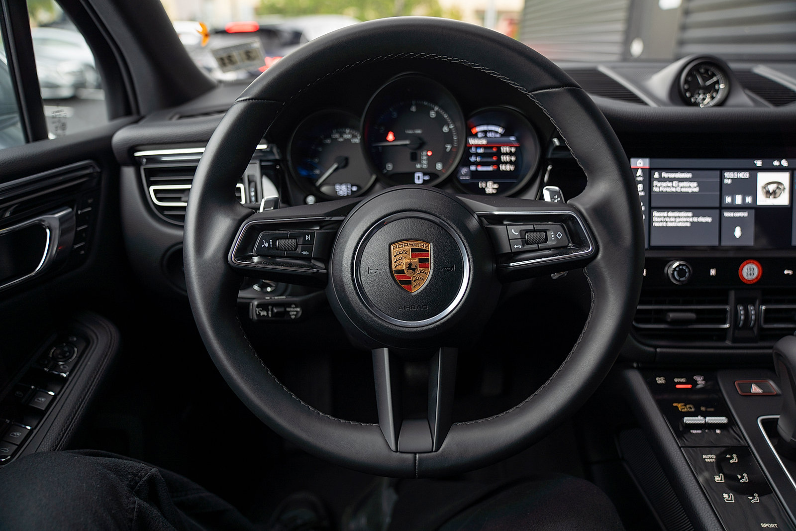 Used 2026 Porsche Macan AWD/4WD image 6