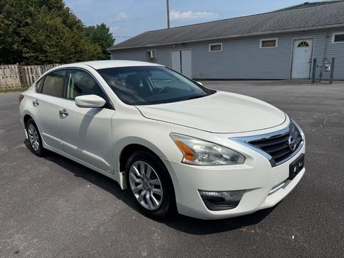 Used 2014 Nissan Altima 2.5 S FWD image 3
