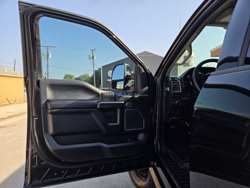 Used 2017 Ford F350 Lariat w/ Lariat Ultimate Package AWD/4WD image 4