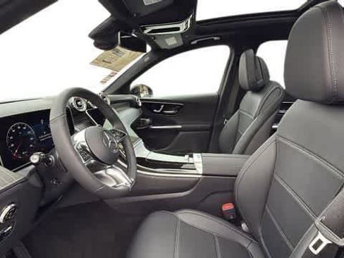 Used 2026 Mercedes-Benz GLC 300 4MATIC image 4