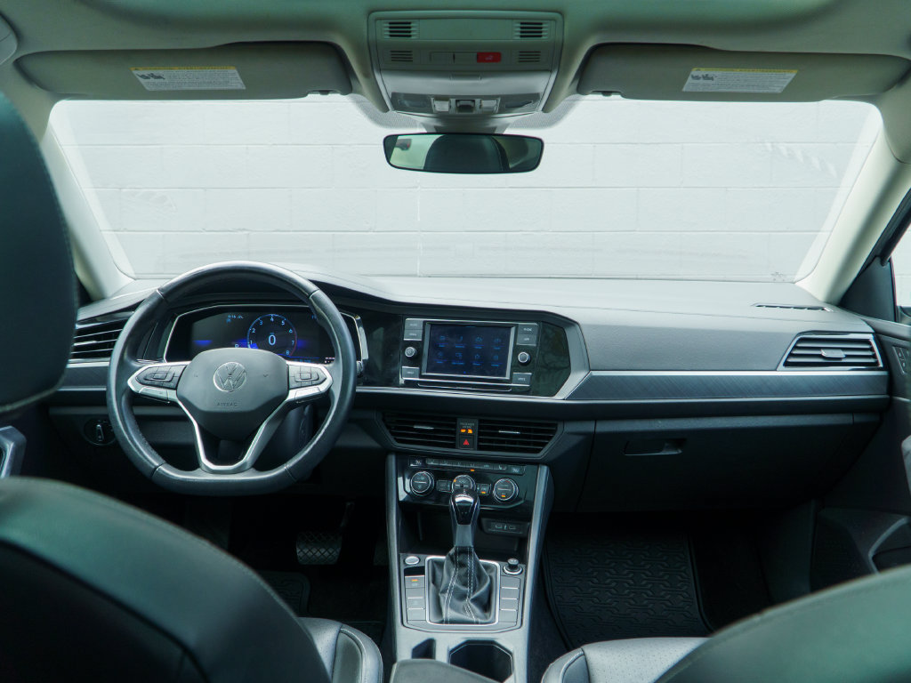 Used 2024 Volkswagen Jetta SE w/ Panoramic Sunroof Package FWD image 21