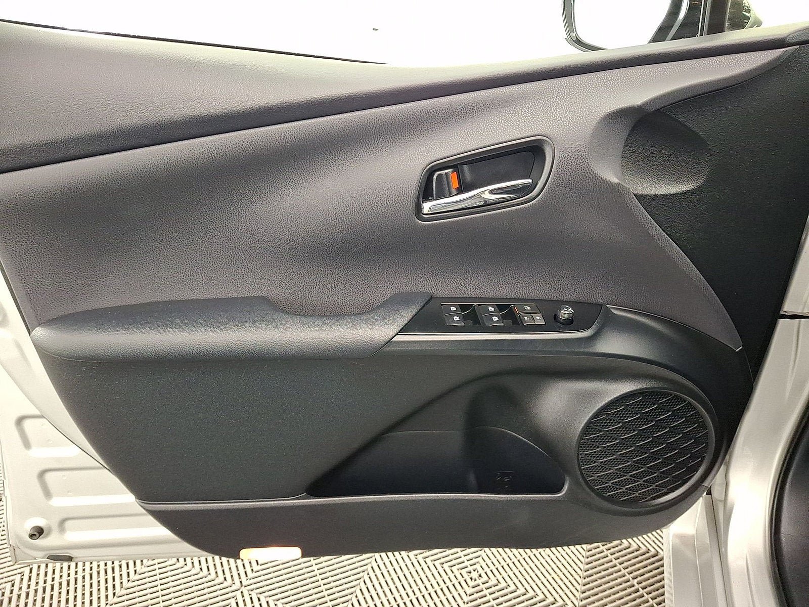 Used 2017 Toyota Prius Four w/ Advanced Technology Package FWD image 2